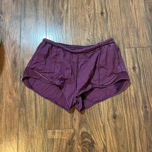 Lululemon Wine/Marron Hotty Hot 2.5 Shorts SZ 12